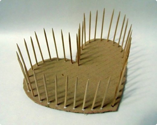 Шкатулочка из ниток и зубочисток