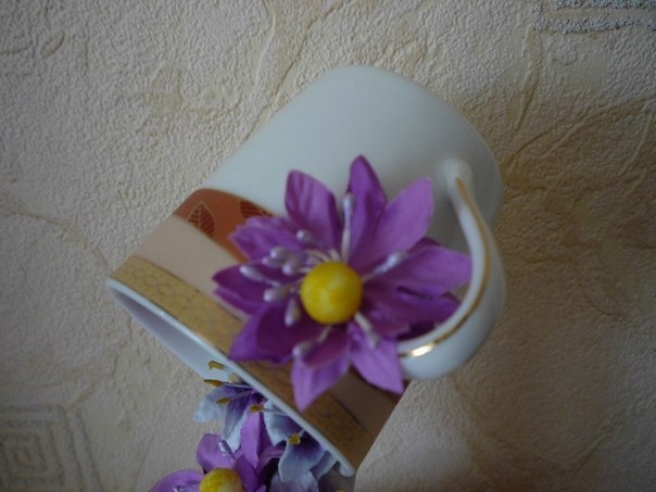 Чашка — проливашка «Цветочный водопад»