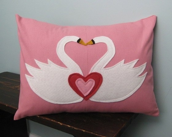 Подушки с аппликацией. Идеи для вдохновения.