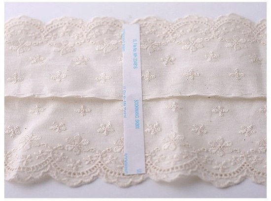 Очень нежная заколочка из кружева