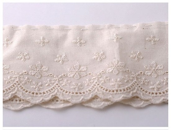 Очень нежная заколочка из кружева