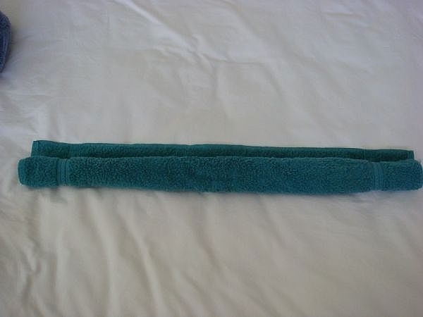 Складываем полотенца в форме лебедя