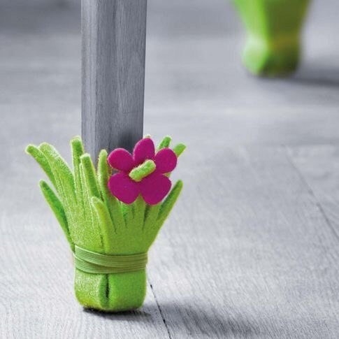 Чтобы мебель не царапала пол