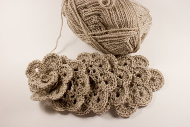 Брошка розочка