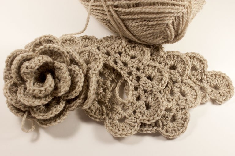 Брошка розочка