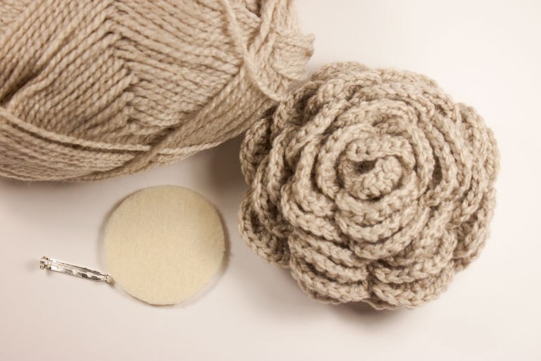 Брошка розочка