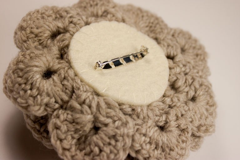 Брошка розочка