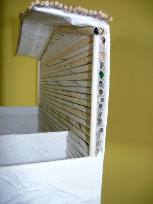 Полочка в стиле кантри, из коробки и газетных трубочек