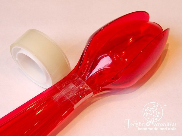 Творчество с детьми. Тюльпаны из пластиковых ложек.