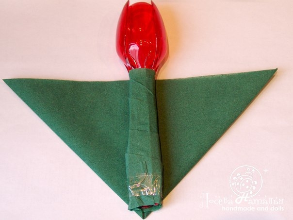 Творчество с детьми. Тюльпаны из пластиковых ложек.