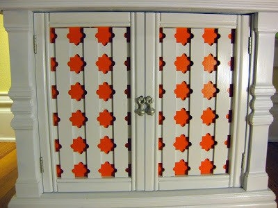 Красивое трафаретное преображение столика из серии переделок  ДО И ПОСЛЕ .