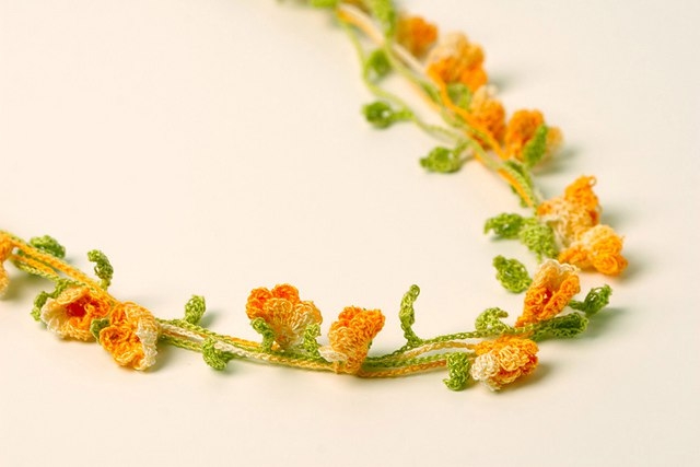 Цветы крючком, превратившиеся в украшения