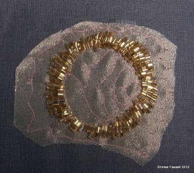 Делаем броши из бисера,шелка и пайеток