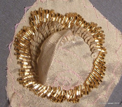 Делаем броши из бисера,шелка и пайеток