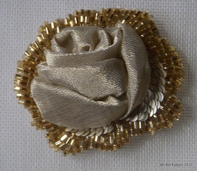 Делаем броши из бисера,шелка и пайеток