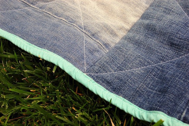 Джинсово-лоскутное одеяло для пикника
