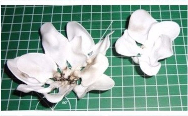 Цветы из пластиковых ложек