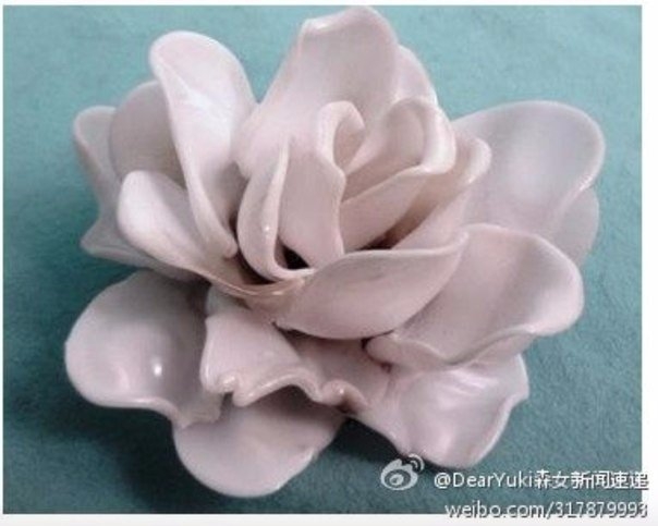 Цветы из пластиковых ложек