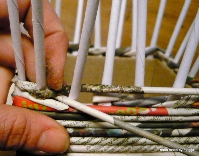 Плетение из газетных трубочек. Корзинки с декупажем