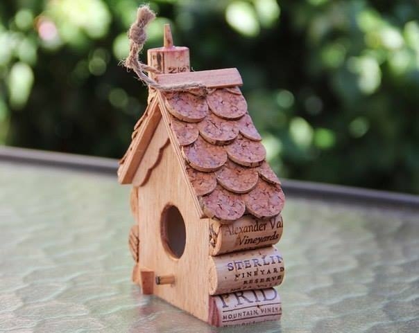 Домики из винных пробок