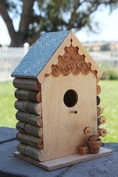 Домики из винных пробок