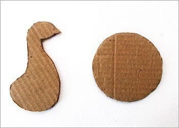 Павлин из пластиковых ложек