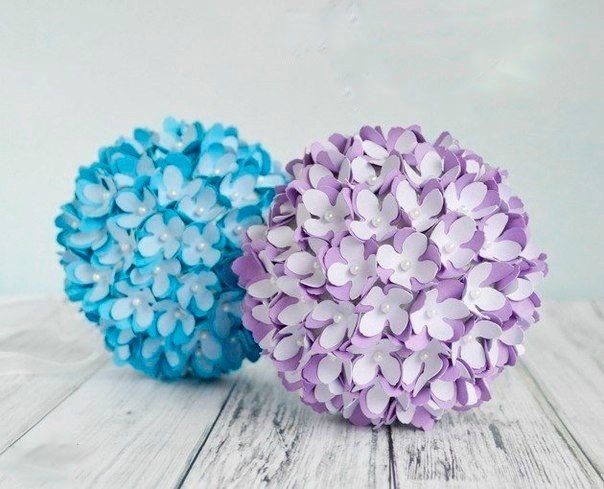 Интерьерный шар с бумажными цветами