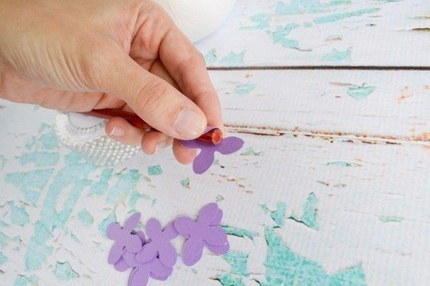 Интерьерный шар с бумажными цветами