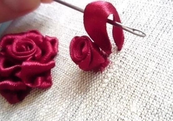 Роза, вышивка летами