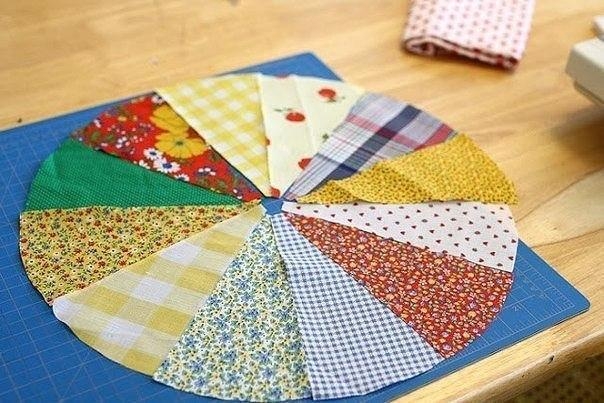 Сидушка -подушка из лоскутков ткани