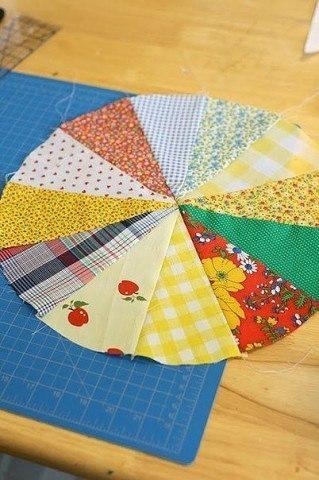 Сидушка -подушка из лоскутков ткани