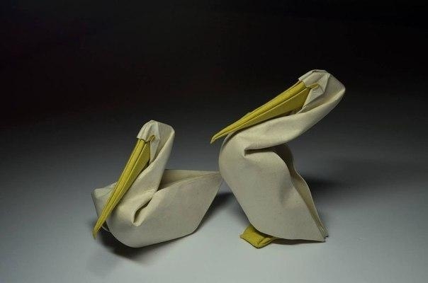 Сложное оригами из влажной бумаги. Автор вьетнамский художника Хоанг Тянь Квет.