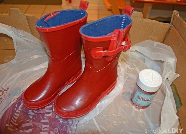 Из старых резиновых сапожек