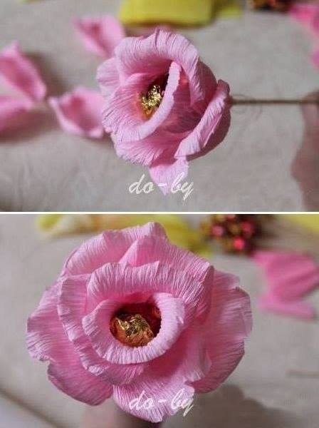 Цветы с конфетами из гофрированной бумаги