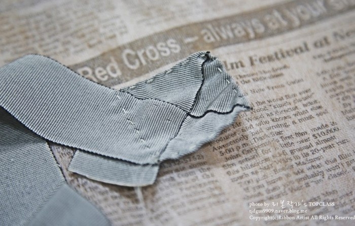 Аксессуары своими руками. Брошка из тесьмы. Мастер-класс