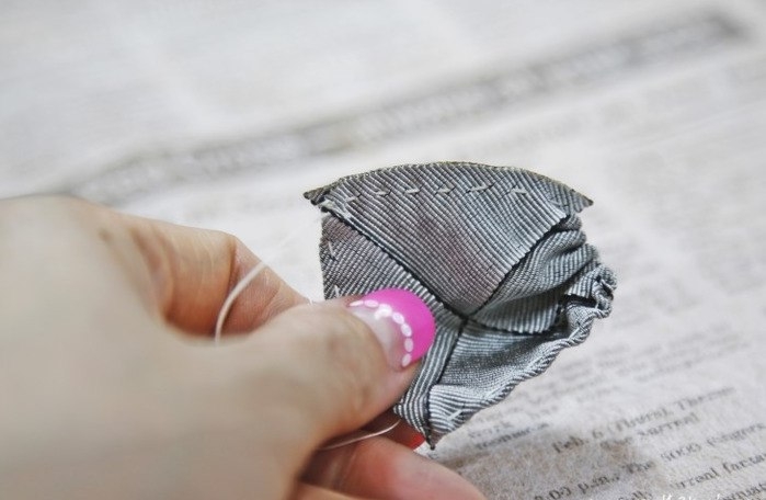 Аксессуары своими руками. Брошка из тесьмы. Мастер-класс