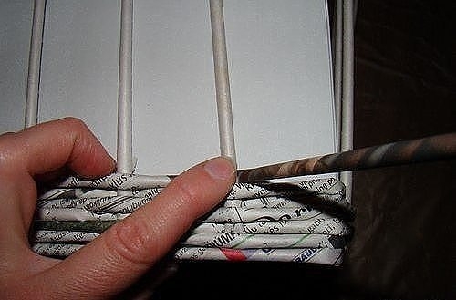 Плетём корзинку из газетных трубочек