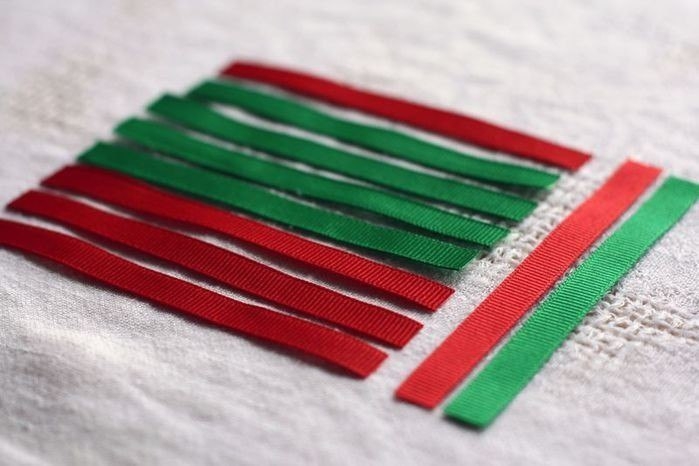 Пора! Мастерим елочку из лент