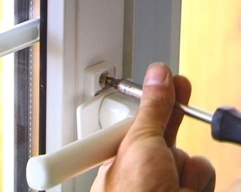 Учимся регулировать пластиковые окна