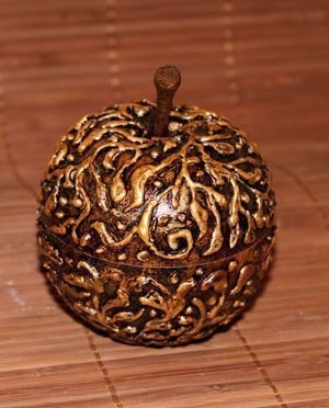 Создание объемных орнаментов/узоров с помощью шпатлевки