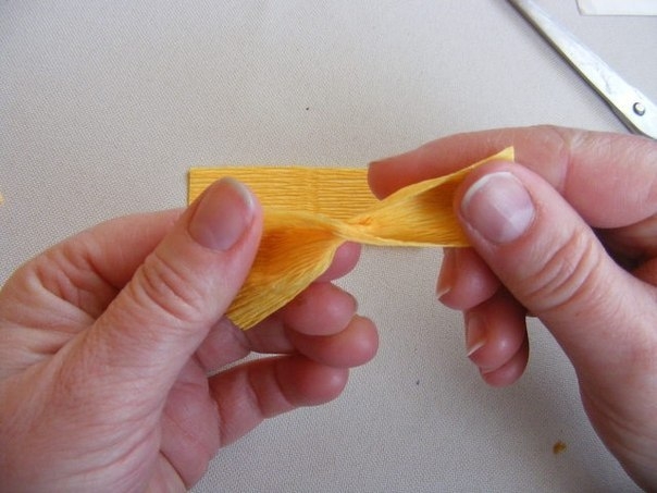 Крокусы из гофрированной бумаги