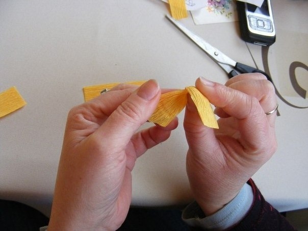 Крокусы из гофрированной бумаги