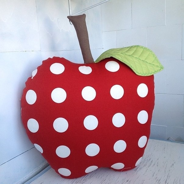 Подушка-яблоко