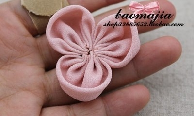 Заколка для волос с цветком из ткани