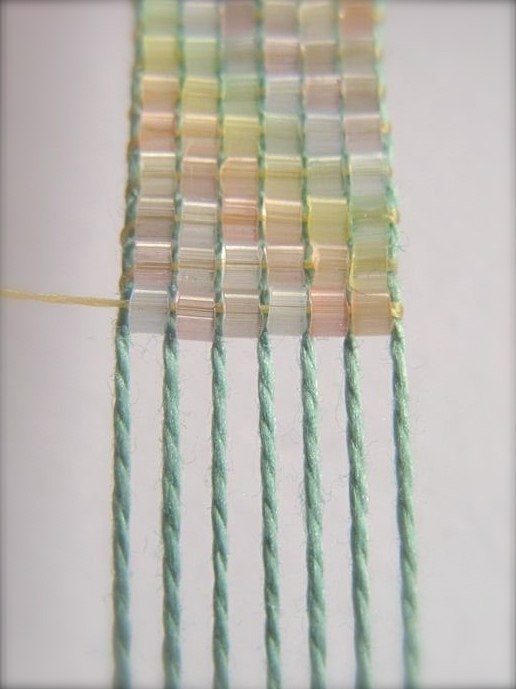 Браслет из бисера