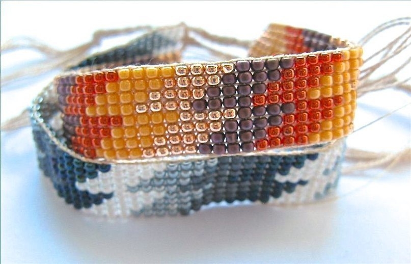 Браслет из бисера