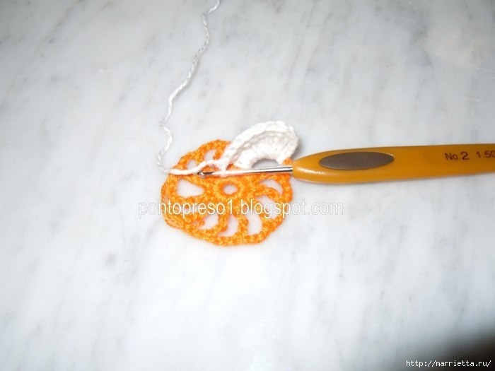 Красивая цветочная обвязка края полотенца крючком