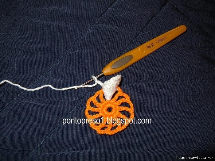 Красивая цветочная обвязка края полотенца крючком