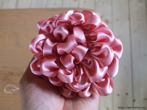 Георгины из лент.