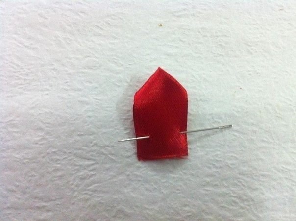 Как сделать цветок из ленты для украшения чего-угодно